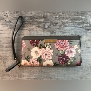 NWOT Nine West Wristlet